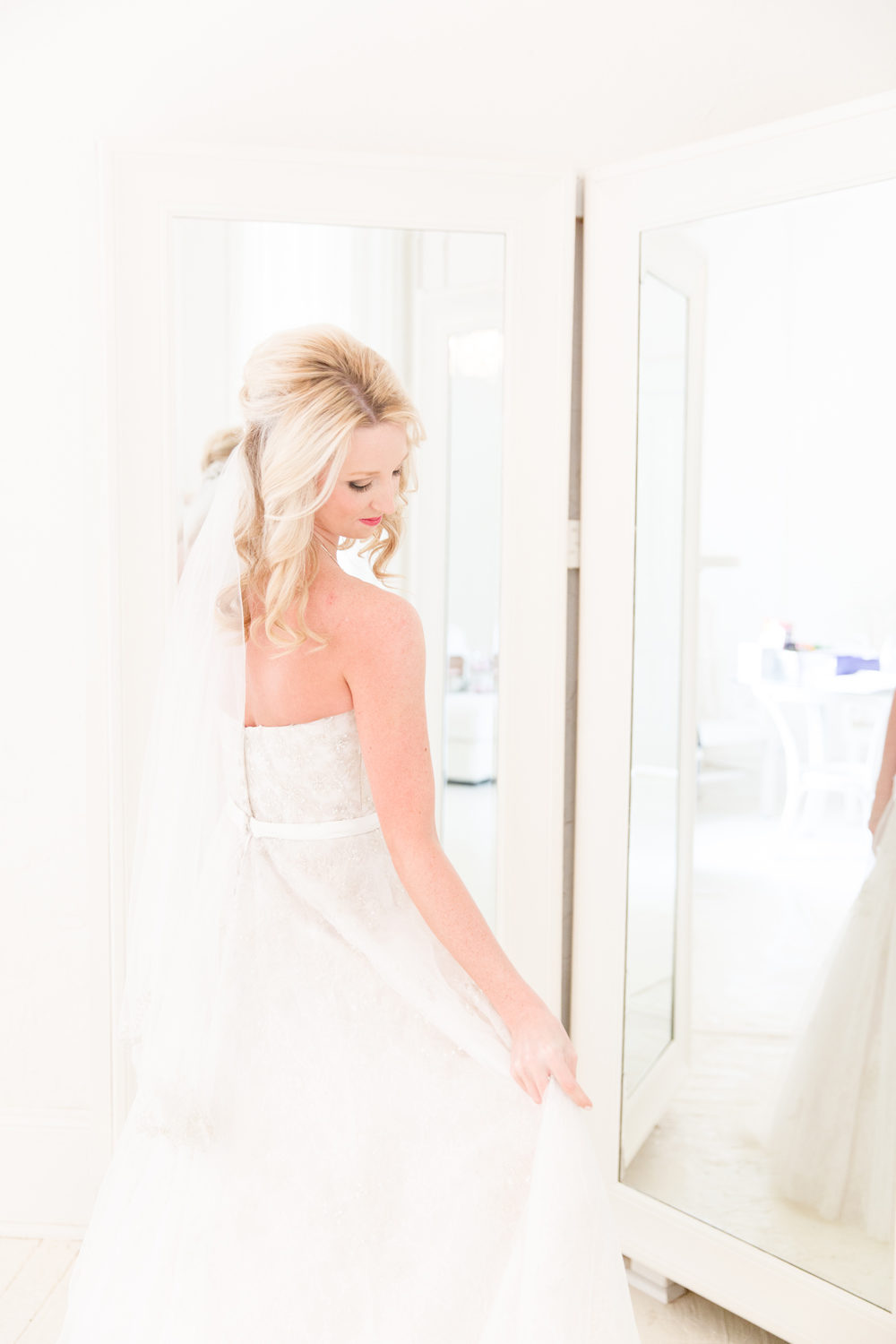 Bridal photos at Botta wedding at the Cumberland house in Jackson TN taken by Virginia wedding photographer Sarah Botta Photography